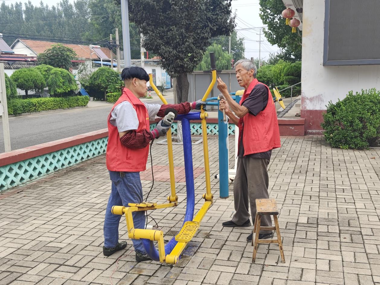 leyu樂魚官方官網(wǎng)桓臺縣馬橋鎮(zhèn)順河村、東楊村：意愿聯(lián)動為健身東西“煥新顏”(圖1)
