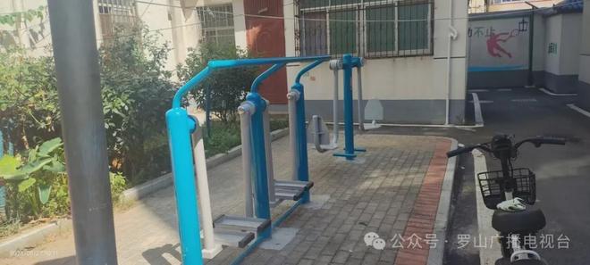 樂魚leyu體育官網(wǎng)羅山縣寶城街道：我為大眾辦實(shí)事 裝置體育健身東西(圖1)